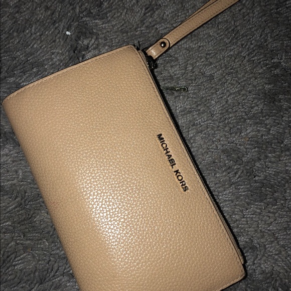 Michael Kors Wallet - Picture 1 of 4